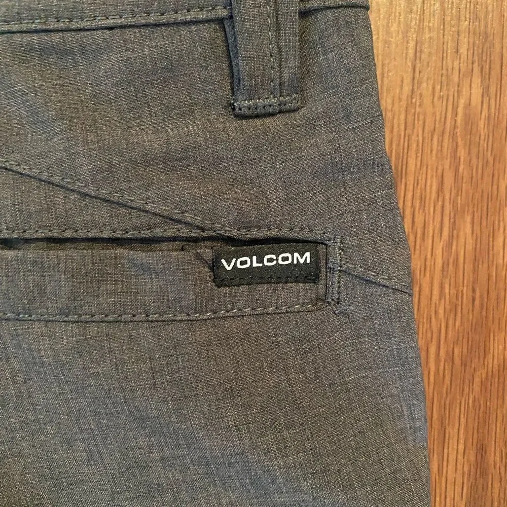 VOLCOM Shorts Toddler Size 2T Gray Flat front Surf Skate Hybrid